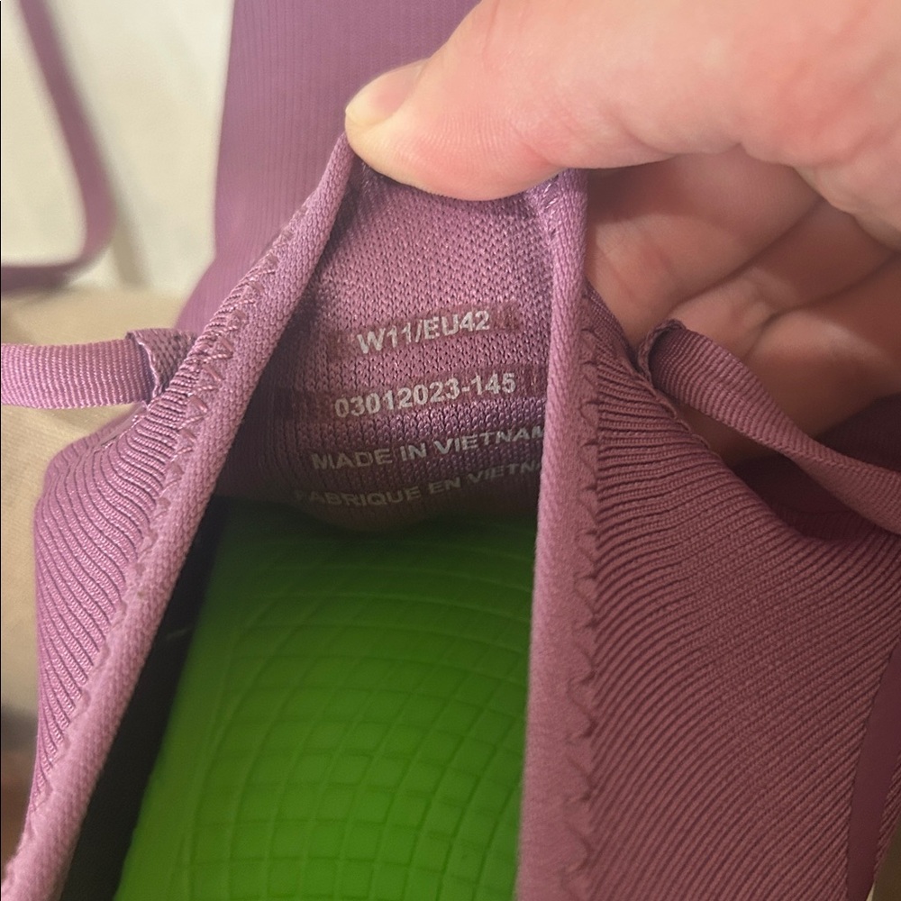 Oofos OOmg Women's Sport LS Low Shoe Size W11 Sneaker Plum - Picture 5 of 6